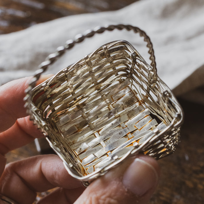 Vintage Silver-Plated 4 Geese Napkin Rings in a Basket / Price is for Both Sets of 4