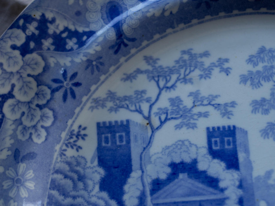 Early 19th Century Spode "Castle" Pattern Indented Dinner Plate 25.5 cm